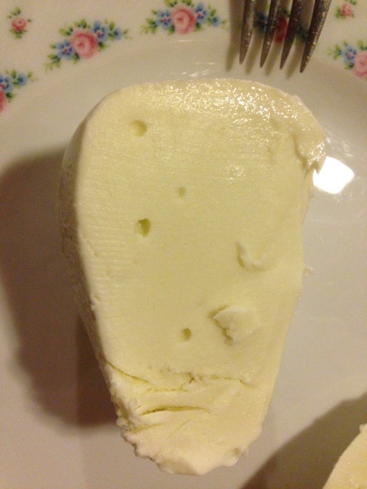 La "pulpeta", ossia la mozzarella all'italiana che vendono qui: un blocco di formaggio. Tristezza!